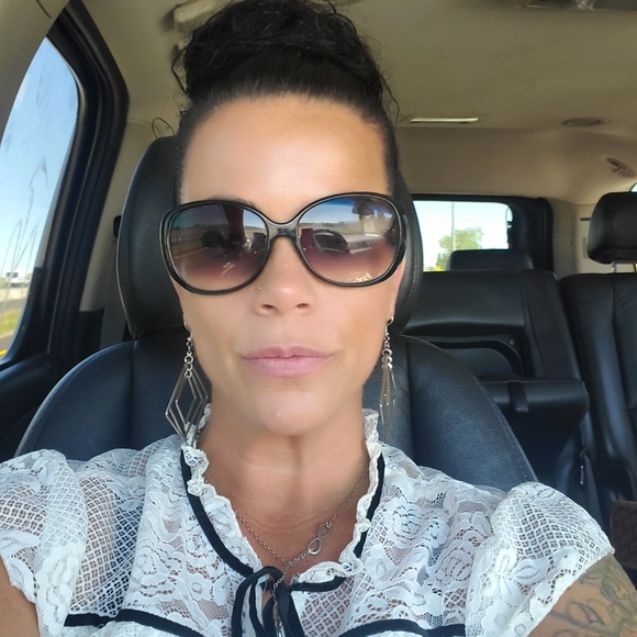 Meet your Posher, Angela - Picture 3 of 3